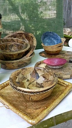 Bòls en papier mâché et lèches de bananiers