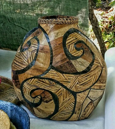 Pot en papier mâché et lèche de bananiers