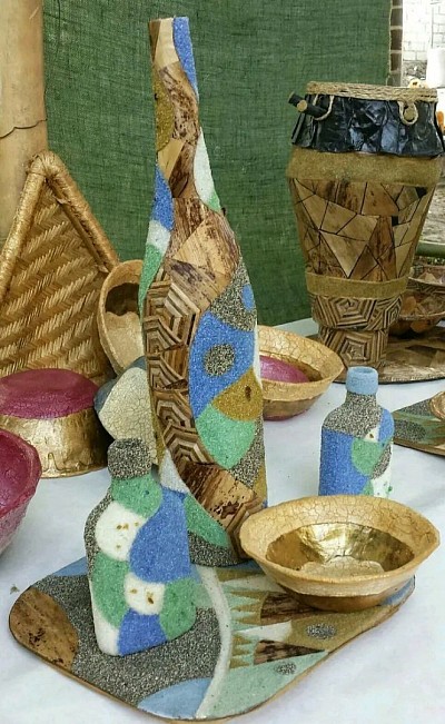 Bouteille en papier mâché glas de bouteilles deet lèches de bananiers